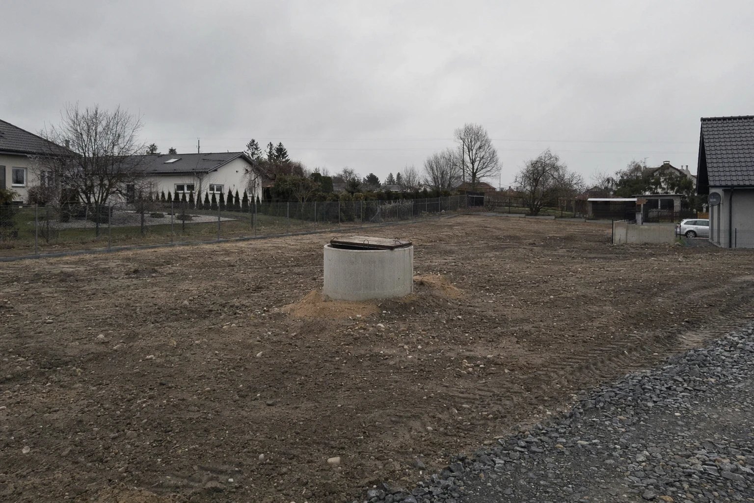 Szambo betonowe na działce domu jednorodzinnego w Mazowieckiem